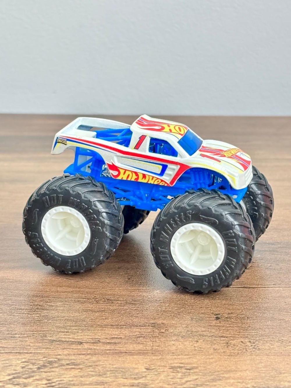 Hot Wheels Monster Truck Die Cast 1:64 #1 Racing Team Red White Blue Yellow Toy